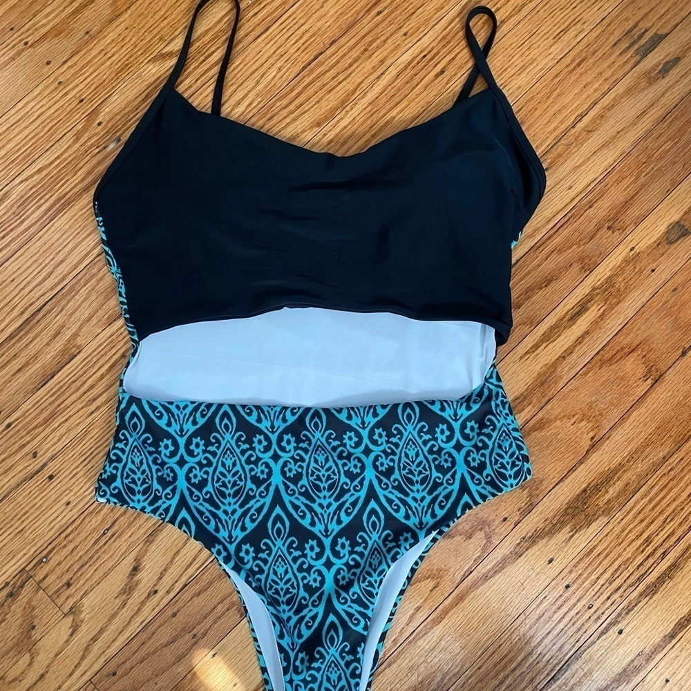 Never worn size medium swimsuit